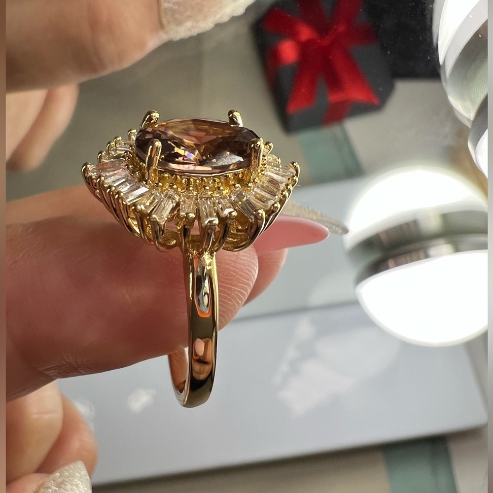 New Elegant Gold and Brown Gemstone Ring